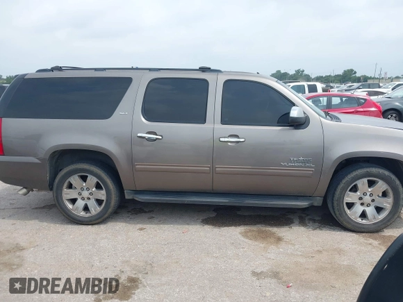 2011 GMC Yukon XL SLT z VIN 1GKS1KE07BR183572, wystawiony jako IAAI lot #42310565 z przebiegiem 341 982 mil mil oraz . Historia ofert i sprzedaży dostępna na DreamBid. Obrazek 13.