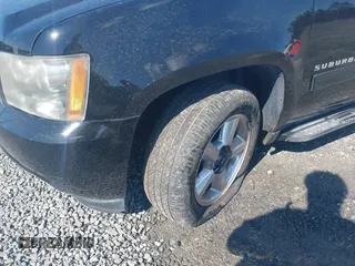 2011 Chevrolet Suburban LT with VIN 1GNSCJE06BR402433, listed as a IAAI auction lot 41819335 with 203,335 mi miles. Bid and sale history available at carsss.com. Image 6.