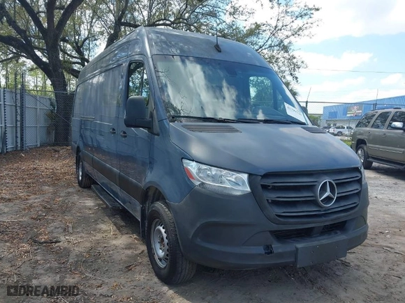 2019 Mercedes-Benz Sprinter Cargo Van with VIN WD4PF1CD6KP128194, listed as a IAAI auction lot 41799320 with 111,189 mi miles. Bid and sale history available at carsss.com. Image 1.