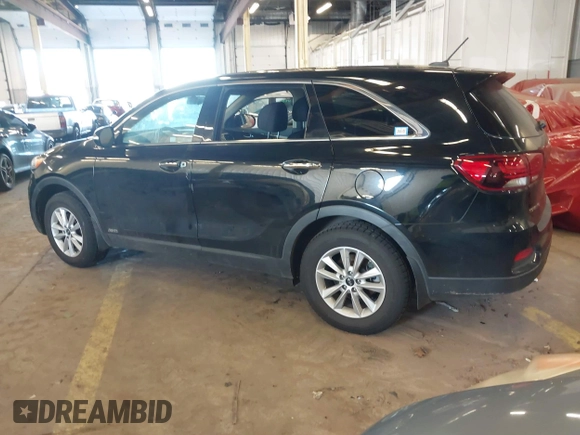 2019 Kia Sorento LX with VIN 5XYPGDA32KG511068, listed as a IAAI auction lot 41682042 with 111,148 mi miles. Bid and sale history available at carsss.com. Image 3.
