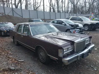 1987 Lincoln Town Car with VIN 1LNBM81F5HY704217, listed as a IAAI auction lot 41855678 with 86,794 mi miles. Bid and sale history available at carsss.com. Image 1.