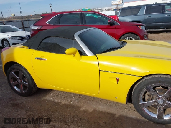 2007 Pontiac Solstice z VIN 1G2MB35B77Y132275, wystawiony jako IAAI lot #41435627 z przebiegiem 87 635 mil mil oraz . Historia ofert i sprzedaży dostępna na DreamBid. Obrazek 13.