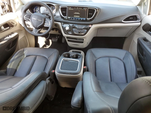2024 Chrysler Pacifica Hybrid Select with VIN 2C4RC1S70RR150160, listed as a Copart auction lot 46099735 with 13,193 mi miles and Salvage Title. Bid and sale history available at carsss.com. Image 8.