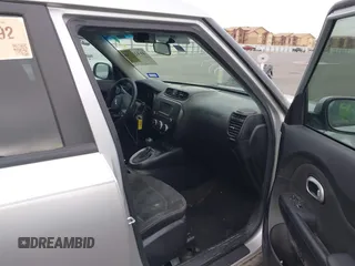 2018 Kia Soul with VIN KNDJN2A25J7597186, listed as a IAAI auction lot 41421770 with 283,072 mi miles. Bid and sale history available at carsss.com. Image 5.
