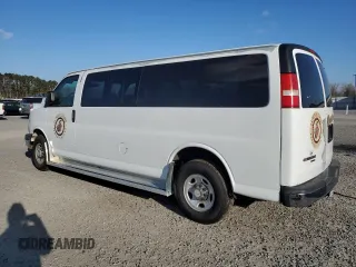 2008 Chevrolet Express Passenger with VIN 1GAHG39K581163150, listed as a Copart auction lot 83560444 with 103,807 mi miles and Salvage title. Bid and sale history available at DreamBid. Image 2.
