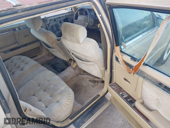 1991 Chrysler New Yorker z VIN 1C3XY66R1MD290736, wystawiony jako IAAI lot #41932377 z przebiegiem 176 868 mil mil oraz . Historia ofert i sprzedaży dostępna na DreamBid. Obrazek 8.