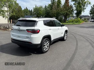 2022 Jeep Compass Latitude Lux with VIN 3C4NJDFB6NT164933, listed as a Copart auction lot 62031695 with 55,397 mi miles and Salvage title. Bid and sale history available at DreamBid. Image 4.