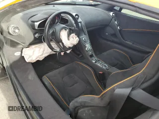 2015 McLaren 650S z VIN SBM11FAA8FW004578, wystawiony jako Copart lot #82216824 z przebiegiem 19 372 mil mil oraz Szkody całkowita. Historia ofert i sprzedaży dostępna na DreamBid. Obrazek 8.