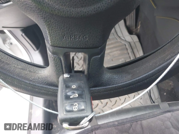 2014 Volkswagen Jetta SE z VIN 3VWD17AJ7EM265918, wystawiony jako IAAI lot #41631974 z przebiegiem 175 028 mil mil oraz . Historia ofert i sprzedaży dostępna na DreamBid. Obrazek 10.