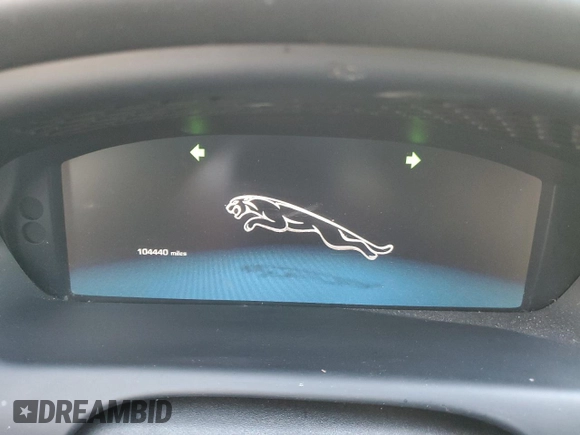 2015 Jaguar XJ z VIN SAJWA1CZ5F8V90554, wystawiony jako Copart lot #83623994 z przebiegiem 104 440 mil mil oraz Szkoda całkowita • Salvage title. Historia ofert i sprzedaży dostępna na DreamBid. Obrazek 9.
