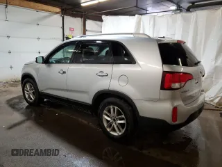 2014 Kia Sorento LX z VIN 5XYKTCA6XEG465634, wystawiony jako Copart lot #57148995 z przebiegiem 201 503 mil mil oraz Szkoda całkowita • Salvage title. Historia ofert i sprzedaży dostępna na DreamBid. Obrazek 2.