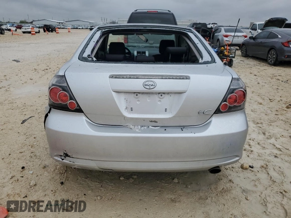 2010 Scion tC z VIN JTKDE3B75A0313196, wystawiony jako Copart lot #50971855 z przebiegiem 87 673 mil mil oraz Szkoda całkowita • Salvage title. Historia ofert i sprzedaży dostępna na DreamBid. Obrazek 6.