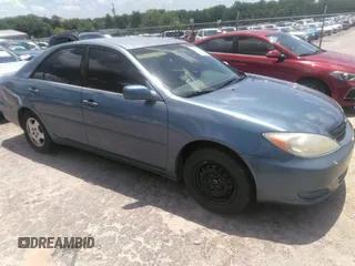 2002 Toyota Camry XLE z VIN 4T1BF30K32U517326, wystawiony jako IAAI lot #42331494 z przebiegiem 255 555 mil mil oraz . Historia ofert i sprzedaży dostępna na DreamBid. Obrazek 1.