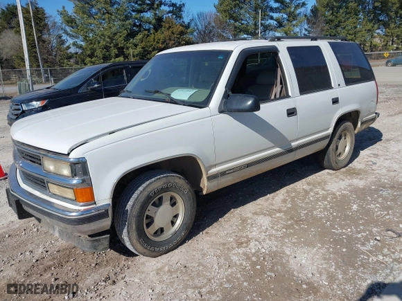 1996 Chevrolet Tahoe Limited with VIN 1GNEC13R0TJ309292, listed as a IAAI auction lot 41412643 with 219,815 mi miles. Bid and sale history available at carsss.com. Image 2.