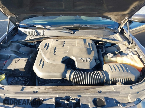 2018 Chrysler 300 with VIN 2C3CCABG5JH214228, listed as a IAAI auction lot 41647033 with 133,224 mi miles. Bid and sale history available at carsss.com. Image 10.