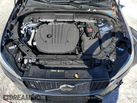 2025 Volvo XC60 Plus z VIN YV4M12RC4S1012704, wystawiony jako Copart lot #48241835 z przebiegiem 4 893 mil mil oraz Szkoda całkowita • Salvage title. Historia ofert i sprzedaży dostępna na DreamBid. Obrazek 12.