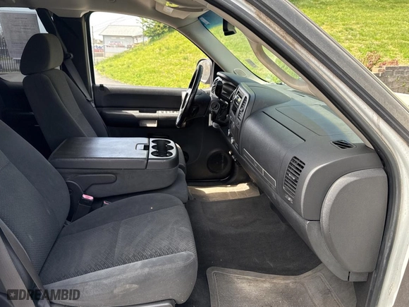 2008 Chevrolet Silverado 1500 Work Truck with VIN 1GCEK19J28Z177884, listed as a Copart auction lot 53334385 with 193,284 mi miles and Clean Title. Bid and sale history available at carsss.com. Image 5.