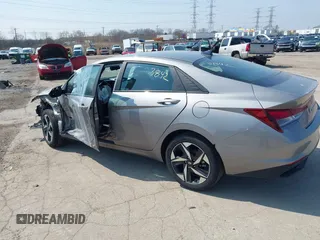 2023 Hyundai Elantra SEL z VIN KMHLS4AG8PU598217, wystawiony jako IAAI lot #41973842 z przebiegiem 9 756 mil mil oraz . Historia ofert i sprzedaży dostępna na DreamBid. Obrazek 3.