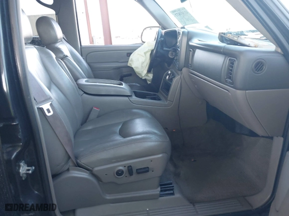 2005 Chevrolet Tahoe LT with VIN 1GNEC13T75R199762, listed as a IAAI auction lot 41301677 with 152,300 mi miles. Bid and sale history available at carsss.com. Image 5.