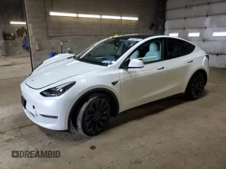 2023 Tesla Model Y Performance z VIN 7SAYGDEF6PF798103, wystawiony jako Copart lot #53607895 z przebiegiem 22 334 mil mil oraz Szkoda całkowita • Salvage title. Historia ofert i sprzedaży dostępna na DreamBid. Obrazek 1.