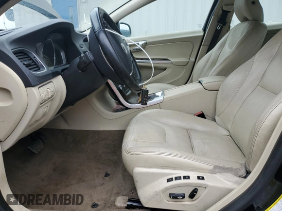 2015 Volvo S60 T5 Premier с VIN YV1612TB2F2310206, выставлен на аукционе Copart как лот 61021685 с пробегом 145 519 миль миль и Списание • Salvage title. История ставок и продаж доступна на DreamBid. Изображение 7.