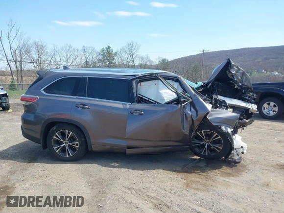 2016 Toyota Highlander XLE z VIN 5TDJKRFH8GS231543, wystawiony jako IAAI lot #42071117 z przebiegiem Nie podano mil oraz . Historia ofert i sprzedaży dostępna na DreamBid. Obrazek 13.