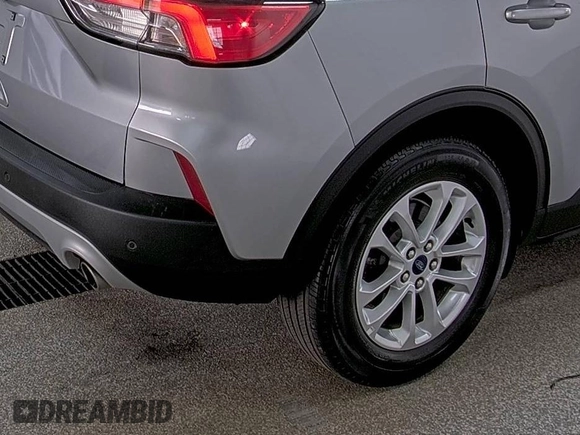 2022 Ford Escape SE z VIN 1FMCU0G61NUB33373, wystawiony jako IAAI lot #42791529 z przebiegiem 56 067 mil mil oraz . Historia ofert i sprzedaży dostępna na DreamBid. Obrazek 4.