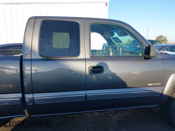 2002 Chevrolet Silverado 1500 LT with VIN 2GCEK19TX21183045, listed as a IAAI auction lot 40668595 with 211,358 mi miles. Bid and sale history available at carsss.com. Image 13.