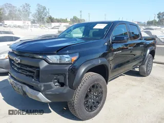 2024 Chevrolet Colorado 4WD Trail Boss z VIN 1GCPTEEK5R1144549, wystawiony jako IAAI lot #42754175 z przebiegiem Nie podano mil oraz . Historia ofert i sprzedaży dostępna na DreamBid. Obrazek 17.