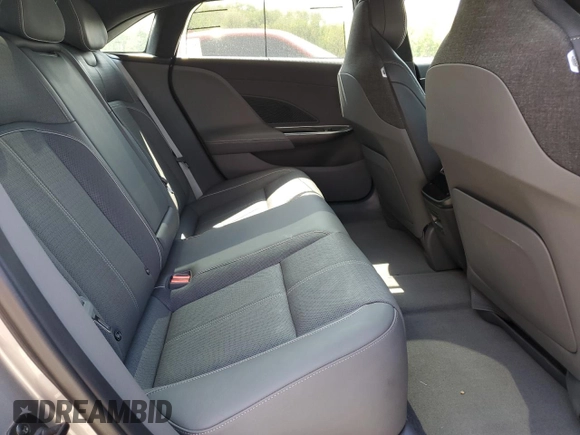 2023 Lucid Air Grand Touring z VIN 50EA1GBA9PA003155, wystawiony jako Copart lot #55441165 z przebiegiem 6 078 mil mil oraz Szkoda całkowita • Salvage title. Historia ofert i sprzedaży dostępna na DreamBid. Obrazek 10.