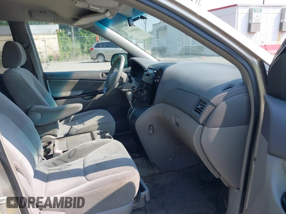 2005 Toyota Sienna CE z VIN 5TDZA23C05S358385, wystawiony jako IAAI lot #42469093 z przebiegiem 139 602 mil mil oraz . Historia ofert i sprzedaży dostępna na DreamBid. Obrazek 5.