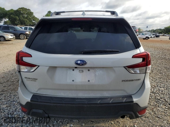2019 Subaru Forester Premium with VIN JF2SKAECXKH464561, listed as a Copart auction lot 61057425 with 121,967 mi miles and Salvage title. Bid and sale history available at DreamBid. Image 6.