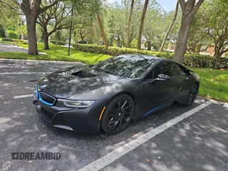 2016 BMW i8 z VIN WBY2Z2C56GV676028, wystawiony jako Copart lot #60555965 z przebiegiem 46 386 mil mil oraz Czysty tytuł • Clean title. Historia ofert i sprzedaży dostępna na DreamBid. Obrazek 2.