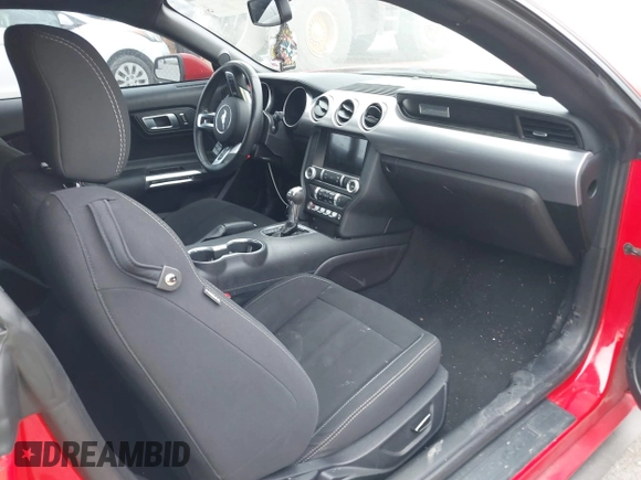 2019 Ford Mustang EcoBoost z VIN 1FA6P8TH7K5197377, wystawiony jako IAAI lot #41489649 z przebiegiem 70 550 mil mil oraz . Historia ofert i sprzedaży dostępna na DreamBid. Obrazek 5.