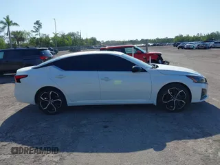 2023 Nissan Altima SR z VIN 1N4BL4CV6PN423635, wystawiony jako IAAI lot #42280027 z przebiegiem 21 193 mil mil oraz . Historia ofert i sprzedaży dostępna na DreamBid. Obrazek 13.