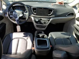 2024 Chrysler Pacifica Hybrid Select z VIN 2C4RC1S76RR157114, wystawiony jako Copart lot #49964035 z przebiegiem 27 276 mil mil oraz Nie do naprawy • Non repairable. Historia ofert i sprzedaży dostępna na DreamBid. Obrazek 8.