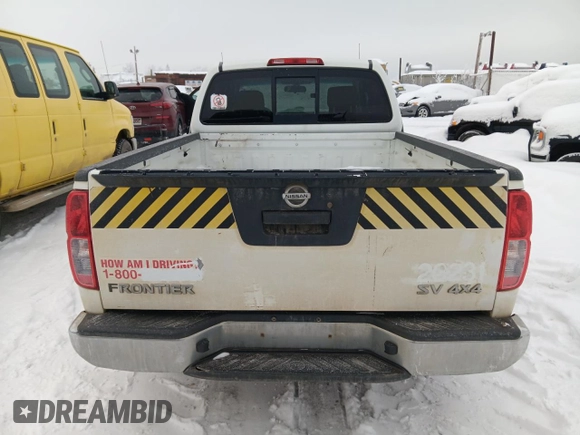 2015 Nissan Frontier SV z VIN 1N6AD0CW5FN719777, wystawiony jako Copart lot #43763175 z przebiegiem 159 190 mil mil oraz Czysty tytuł • Clean title. Historia ofert i sprzedaży dostępna na DreamBid. Obrazek 6.