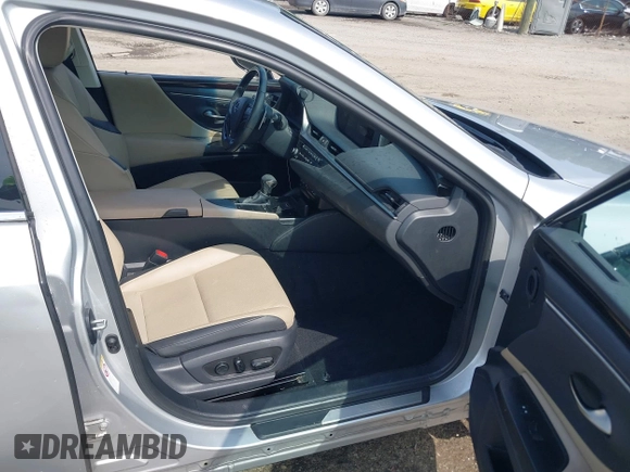 2019 Lexus ES 350 with VIN 58ABZ1B17KU040330, listed as a IAAI auction lot 42448444 with 86,126 mi miles and . Bid and sale history available at DreamBid. Image 5.