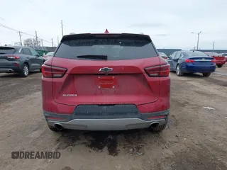 2024 Chevrolet Blazer LT z VIN 3GNKBCR48RS255972, wystawiony jako IAAI lot #41461480 z przebiegiem 8 870 mil mil oraz . Historia ofert i sprzedaży dostępna na DreamBid. Obrazek 16.