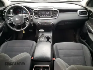 2019 Kia Sorento L z VIN 5XYPG4A34KG500069, wystawiony jako Copart lot #52714105 z przebiegiem 237 472 mil mil oraz Szkoda całkowita • Salvage title. Historia ofert i sprzedaży dostępna na DreamBid. Obrazek 8.