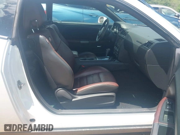 2014 Dodge Challenger R/T Plus z VIN 2C3CDYBT9EH293136, wystawiony jako IAAI lot #42264180 z przebiegiem 71 696 mil mil oraz . Historia ofert i sprzedaży dostępna na DreamBid. Obrazek 5.