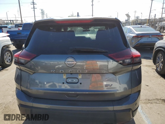 2024 Nissan Rogue SV z VIN 5N1BT3BA9RC700601, wystawiony jako Copart lot #56517675 z przebiegiem 30 292 mil mil oraz Szkoda całkowita • Salvage title. Historia ofert i sprzedaży dostępna na DreamBid. Obrazek 6.