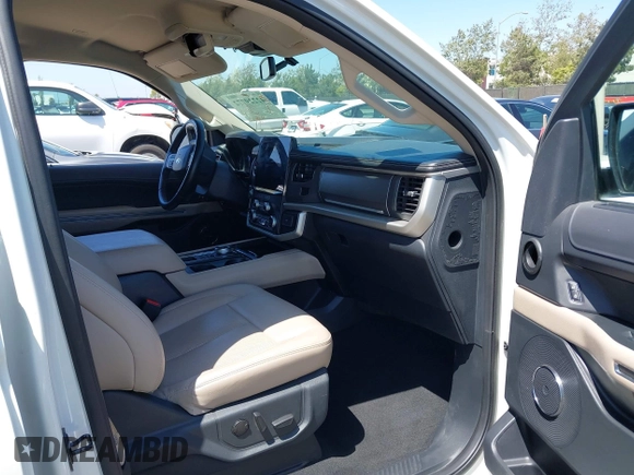 2023 Ford Expedition Max XLT z VIN 1FMJK1H85PEA63621, wystawiony jako IAAI lot #42229772 z przebiegiem 21 879 mil mil oraz . Historia ofert i sprzedaży dostępna na DreamBid. Obrazek 5.