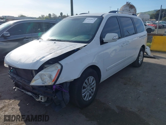 2011 Kia Sedona LX with VIN KNDMG4C74B6376150, listed as a IAAI auction lot 41820075 with 182,568 mi miles. Bid and sale history available at carsss.com. Image 2.
