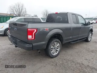 2017 Ford F-150 XL z VIN 1FTFX1EFXHKE03394, wystawiony jako IAAI lot #41471000 z przebiegiem 217 333 mil mil oraz . Historia ofert i sprzedaży dostępna na DreamBid. Obrazek 4.