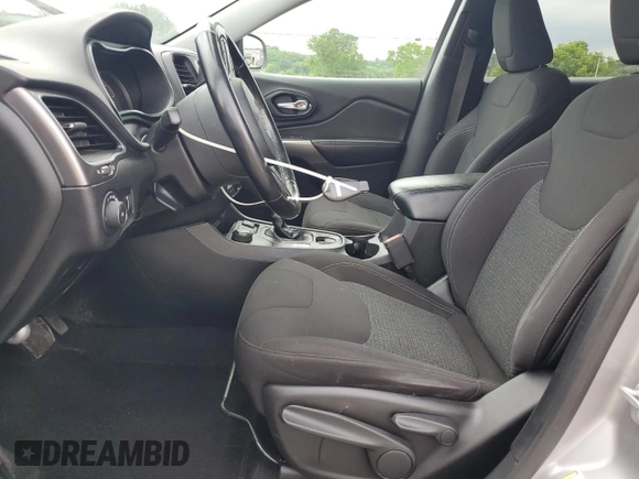 2019 Jeep Cherokee Latitude с VIN 1C4PJMCBXKD489213, выставлен на аукционе Copart как лот 62605505 с пробегом 136 032 миль миль и Списание • Salvage title. История ставок и продаж доступна на DreamBid. Изображение 7.