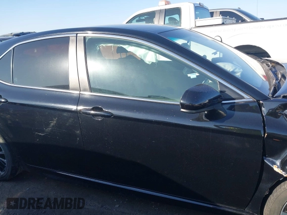 2018 Toyota Camry LE z VIN 4T1B11HK4JU151656, wystawiony jako IAAI lot #41524694 z przebiegiem 52 581 mil mil oraz . Historia ofert i sprzedaży dostępna na DreamBid. Obrazek 13.