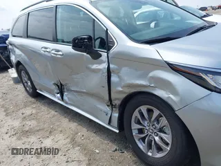 2021 Toyota Sienna XLE with VIN 5TDJSKFC2MS007191, listed as a IAAI auction lot 41945058 with 50,120 mi miles and . Bid and sale history available at DreamBid. Image 6.