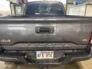 2021 Toyota Tacoma SR z VIN 5TFCZ5AN2MX279975, wystawiony jako IAAI lot #42477503 z przebiegiem 50 690 mil mil oraz . Historia ofert i sprzedaży dostępna na DreamBid. Obrazek 4.