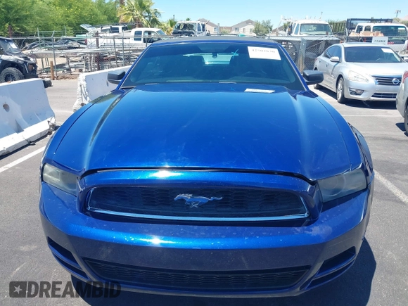 2014 Ford Mustang V6 z VIN 1ZVBP8EM8E5238393, wystawiony jako IAAI lot #42502830 z przebiegiem 150 481 mil mil oraz . Historia ofert i sprzedaży dostępna na DreamBid. Obrazek 12.